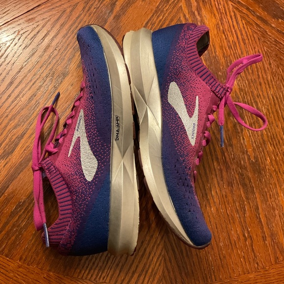 Brooks Levitate 2 DNA AMP Violet Blue Pink & Silver Sharp Running Shoes! - Picture 12 of 16
